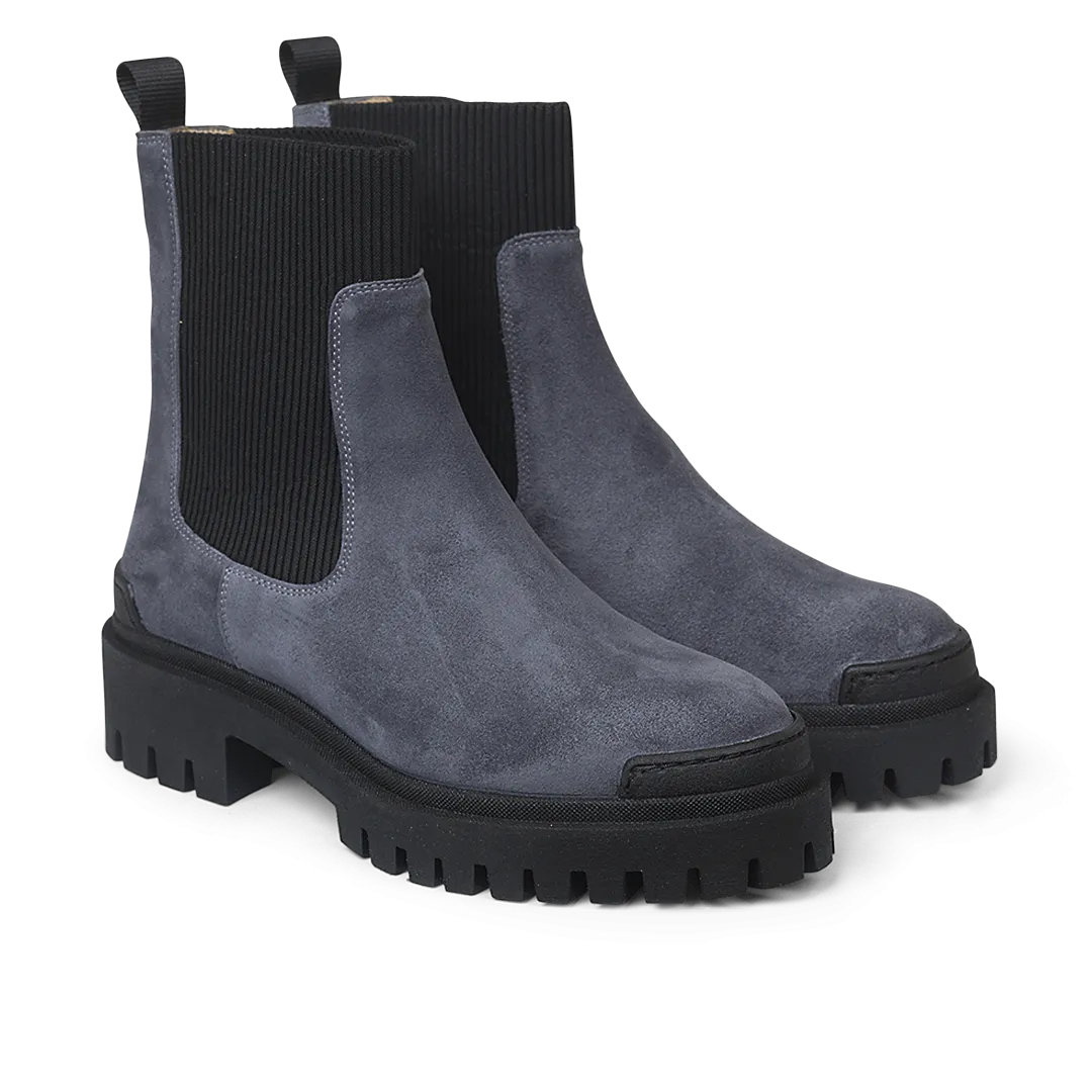 Chelsea boot with elastic