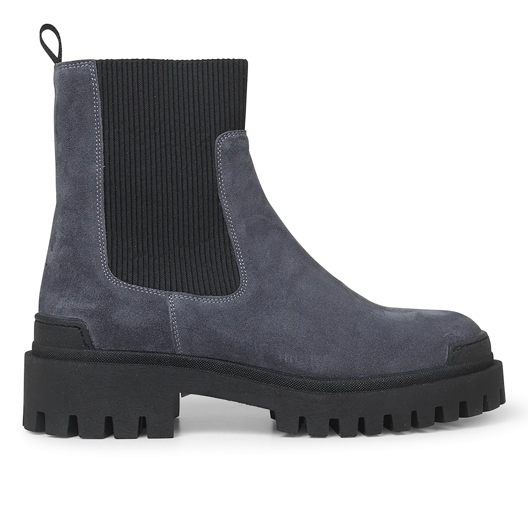 Chelsea boot with elastic