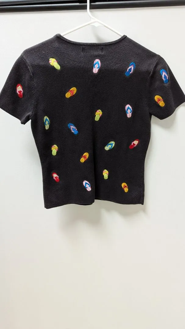 Mercer & Madison Black Flip-Flop Embroidered Crop T-Shirt